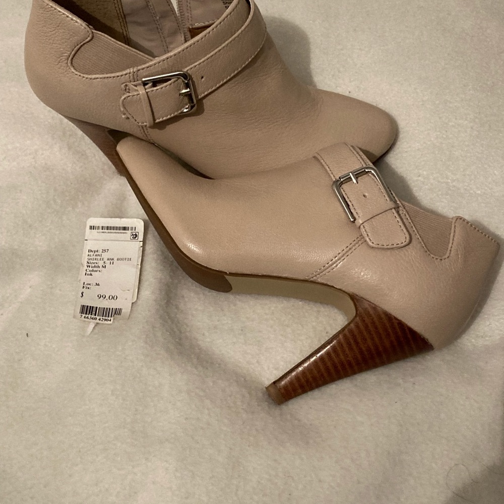 Sharp looking bootie NEW